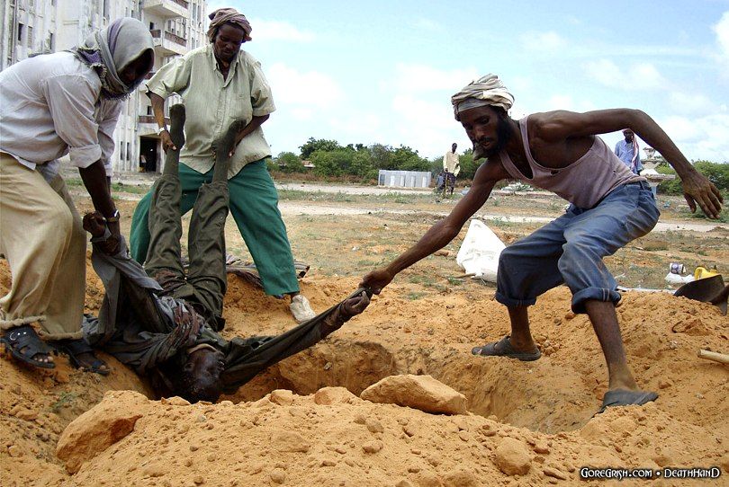 dead-gov-loyal-buried-Mogadishu-may11-09.jpg