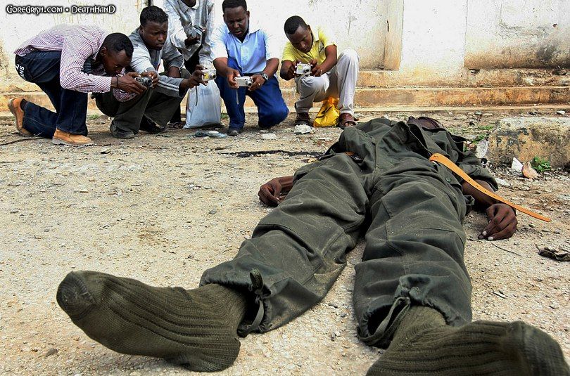 dead-gov-soldier-Mogadishu-may11-09.jpg