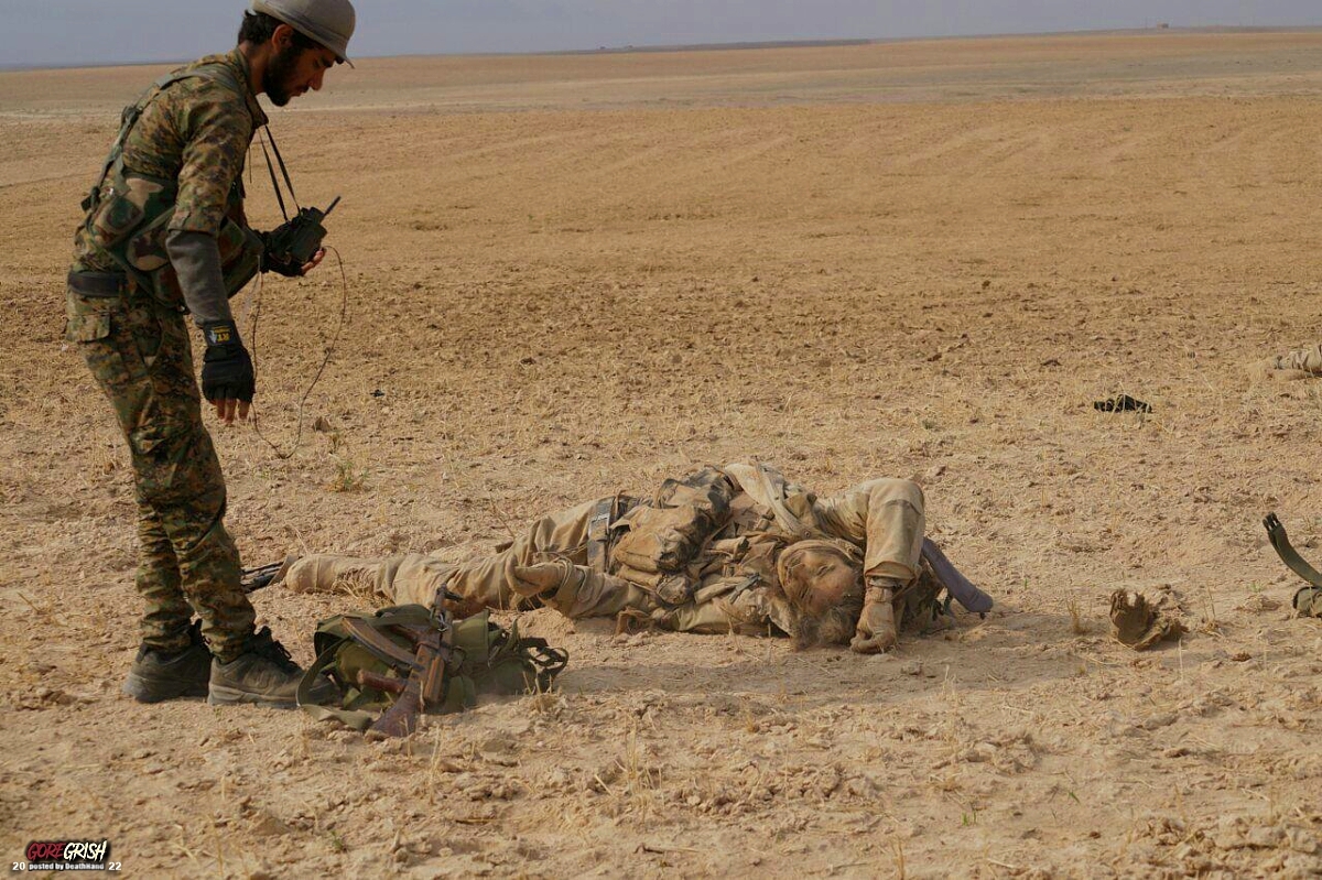 dead-isis-fighters-after-battle-with-ypg-sdf-forces-10-Hasaka-SY-nov-7-15.jpg
