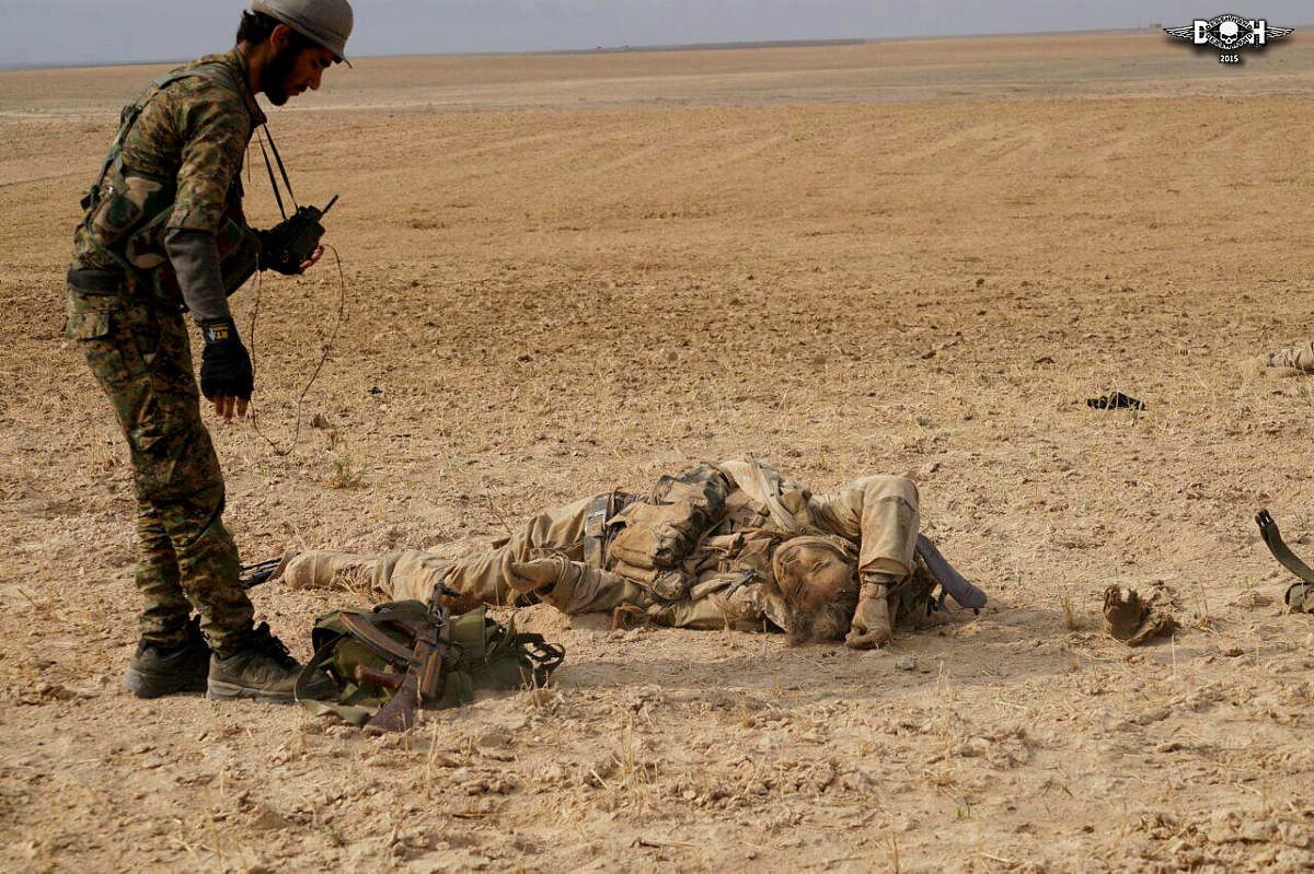 dead-isis-fighters-after-battle-with-ypg-sdf-forces-13-Hasaka-SY-nov-7-15.jpg
