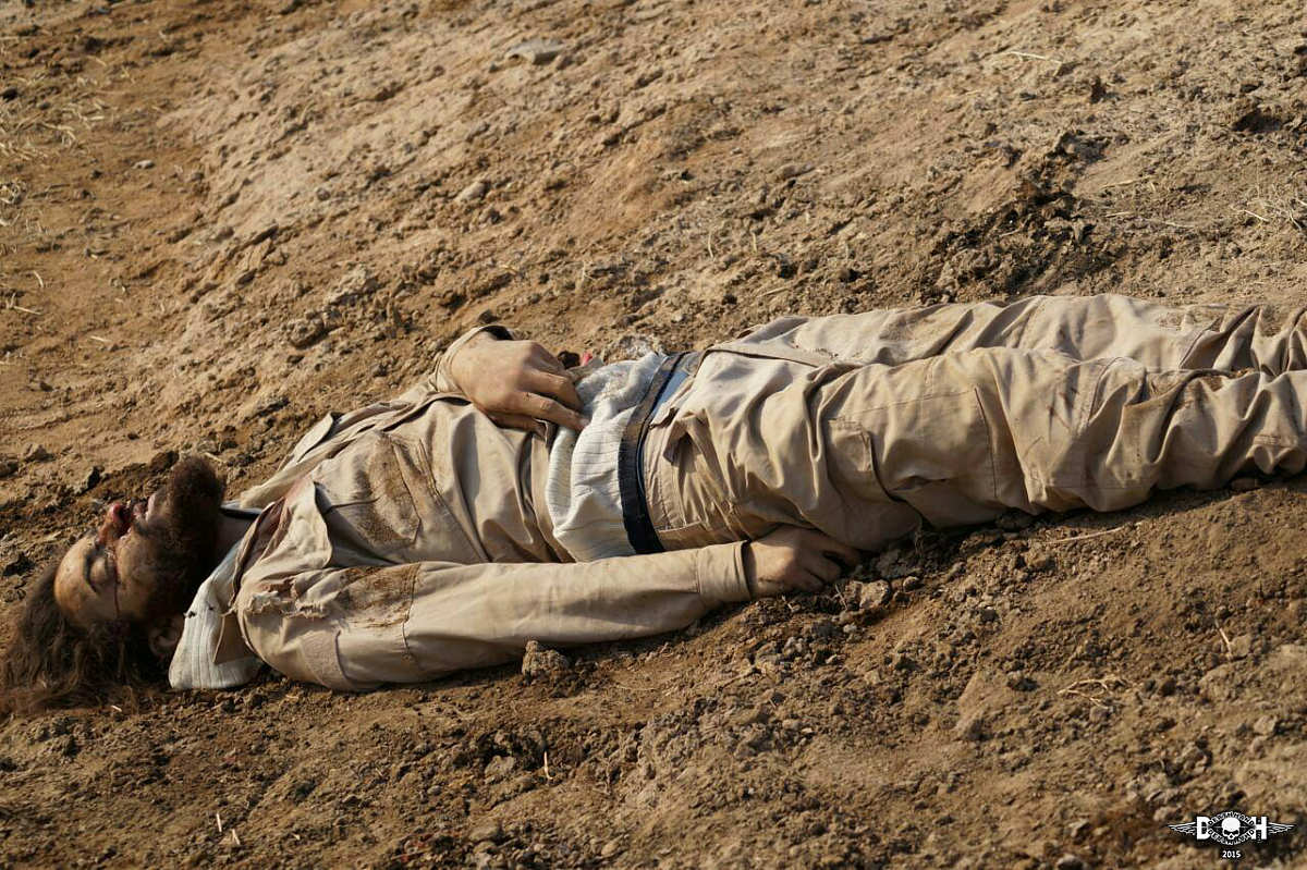dead-isis-fighters-after-battle-with-ypg-sdf-forces-14-Hasaka-SY-nov-7-15.jpg