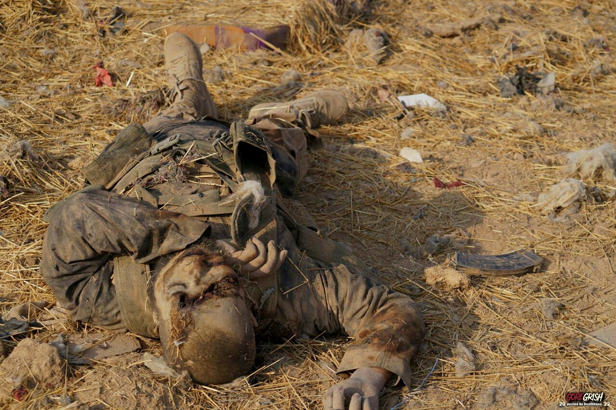 dead-isis-fighters-after-battle-with-ypg-sdf-forces-23-Hasaka-SY-nov-7-15.jpg