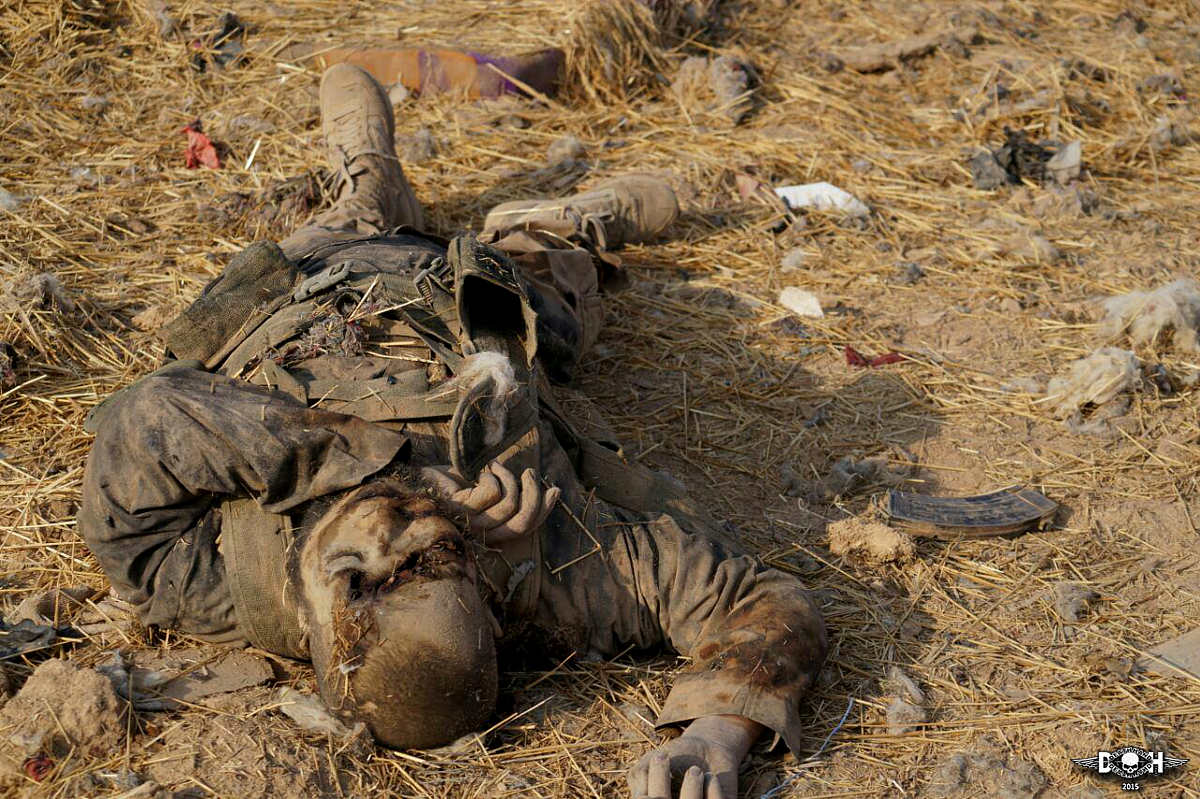 dead-isis-fighters-after-battle-with-ypg-sdf-forces-33-Hasaka-SY-nov-7-15.jpg