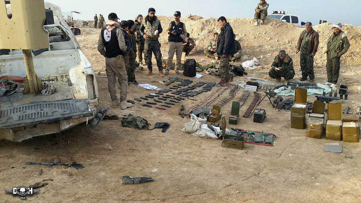 dead-isis-fighters-after-battle-with-ypg-sdf-forces-35-Hasaka-SY-nov-7-15.jpg