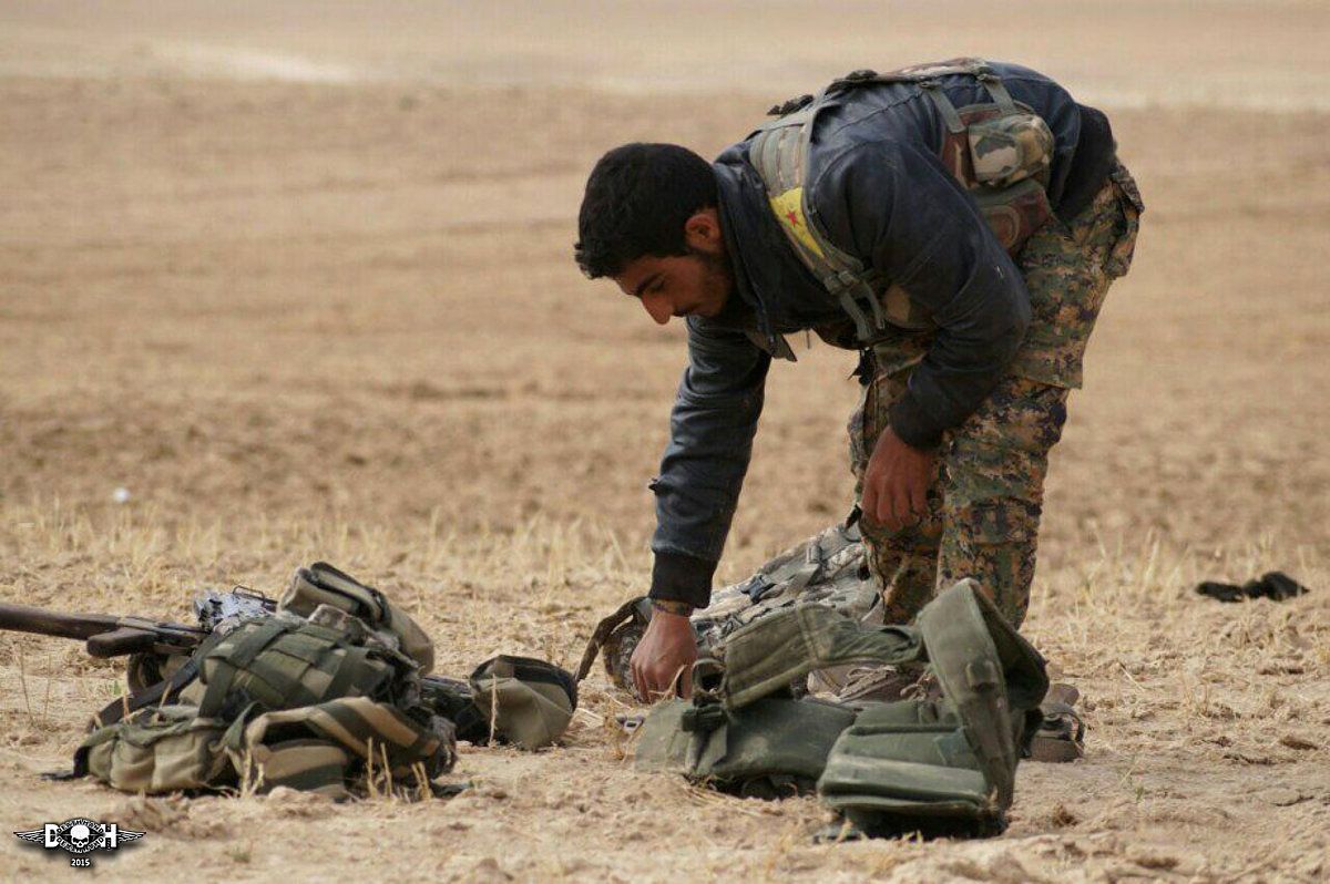 dead-isis-fighters-after-battle-with-ypg-sdf-forces-39-Hasaka-SY-nov-7-15.jpg