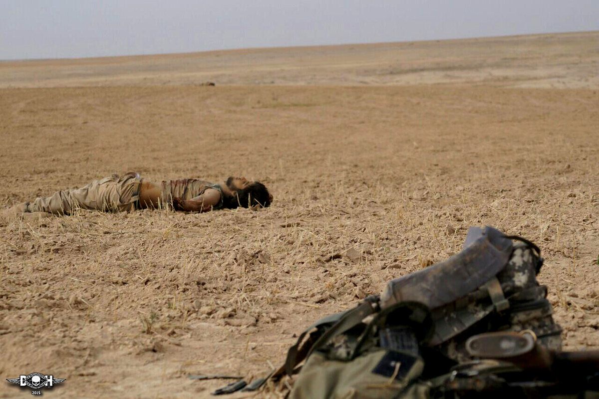 dead-isis-fighters-after-battle-with-ypg-sdf-forces-5-Hasaka-SY-nov-7-15.jpg