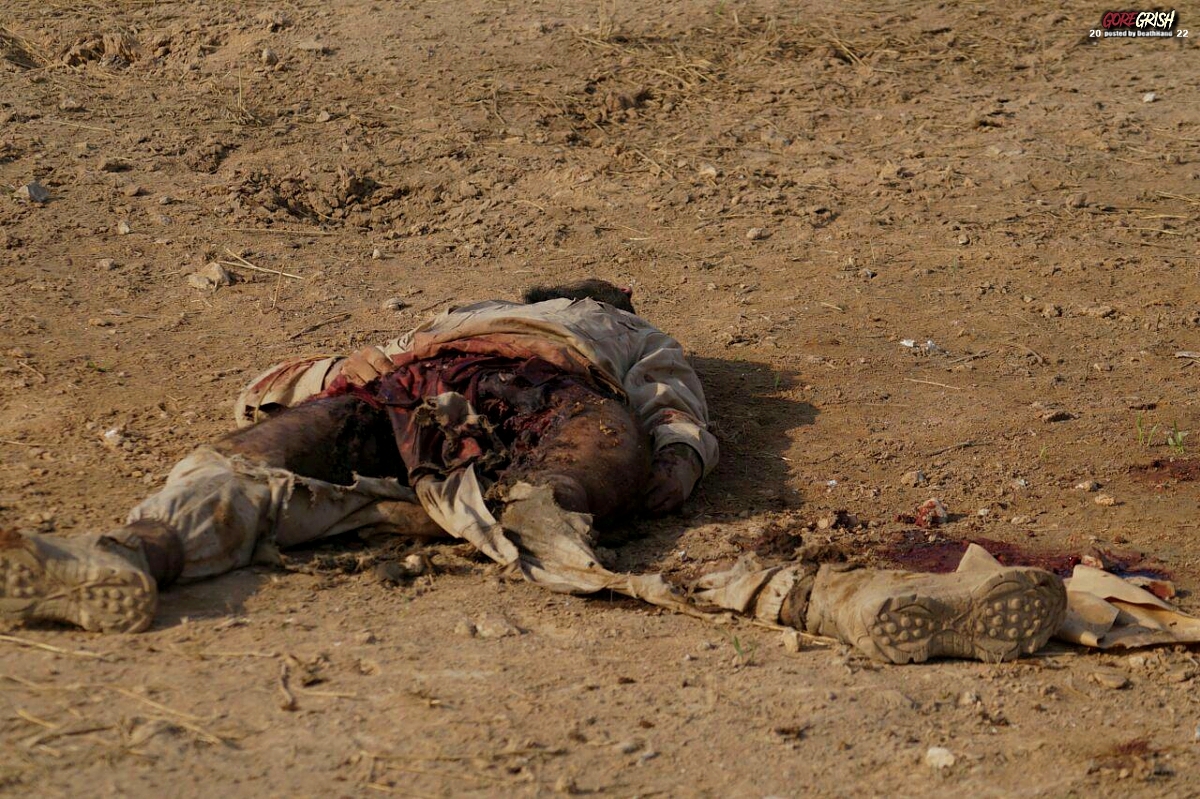 dead-isis-fighters-after-battle-with-ypg-sdf-forces-7-Hasaka-SY-nov-7-15.jpg