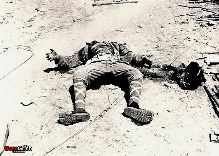 dead-jap-soldier2-Pacific.jpg