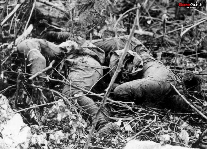 dead-jap-soldiers2-Guam.jpg