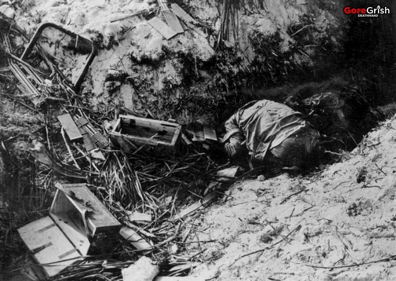 dead-japanese-soldier-Gilbert-Islands.jpg