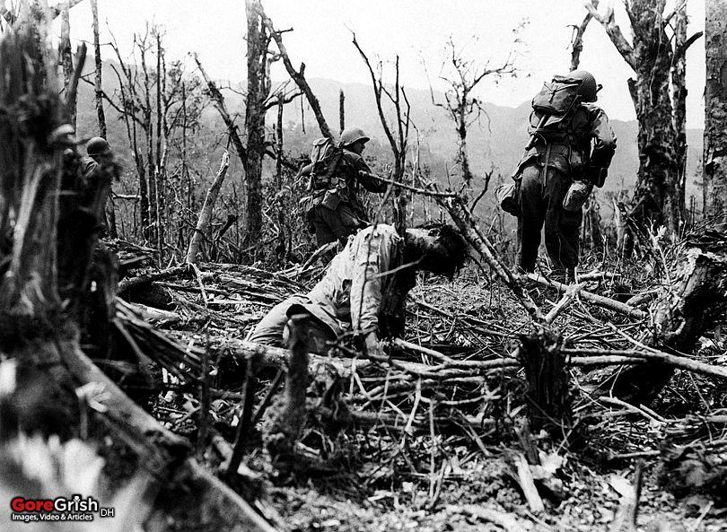 dead-japanese-soldier-passed-by-us-troops-Luzon-apr12-45.jpg