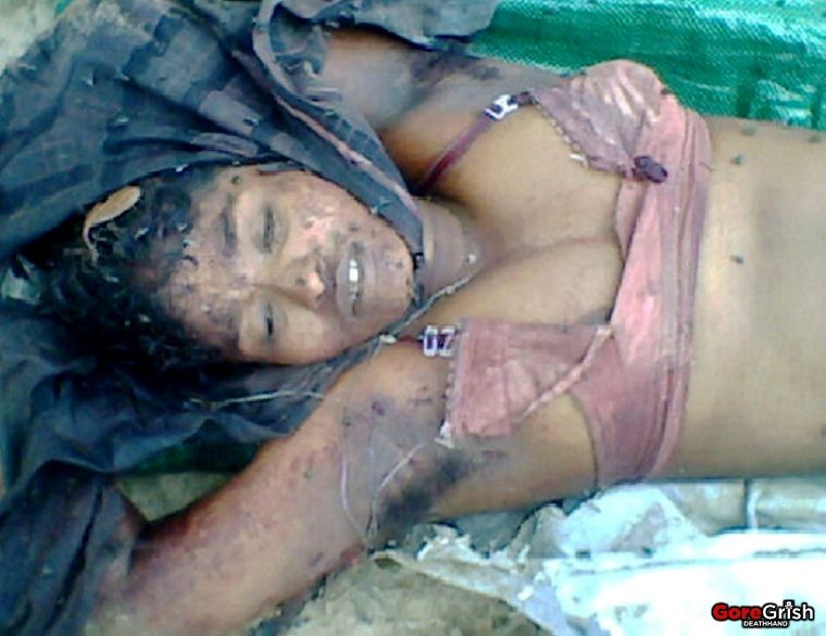 dead-ltte-female-fighters7b-Sri-Lanka-2009.jpg