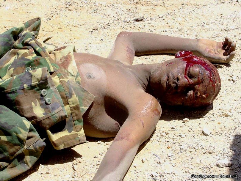 dead-peacekeeper2-Mogadishu-feb24-11.jpg