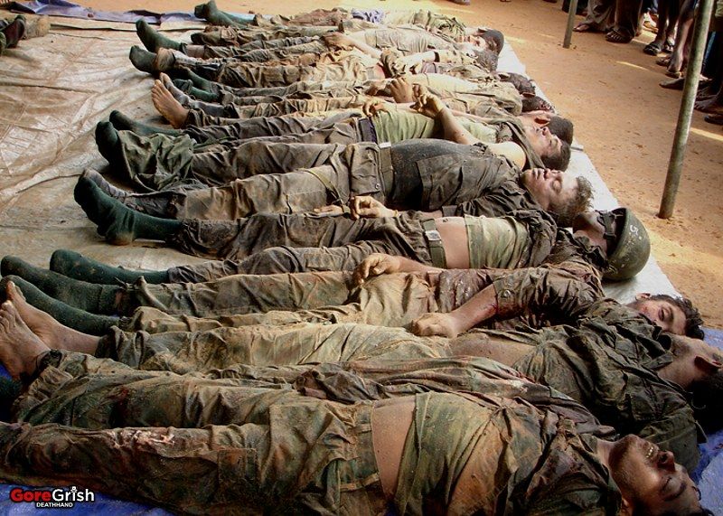 dead-sla-soldiers1-Ki-linochchi-SL-dec17-08.jpg