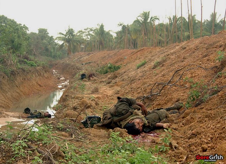 dead-sla-soldiers1-Nakar-SL-dec10-08.jpg