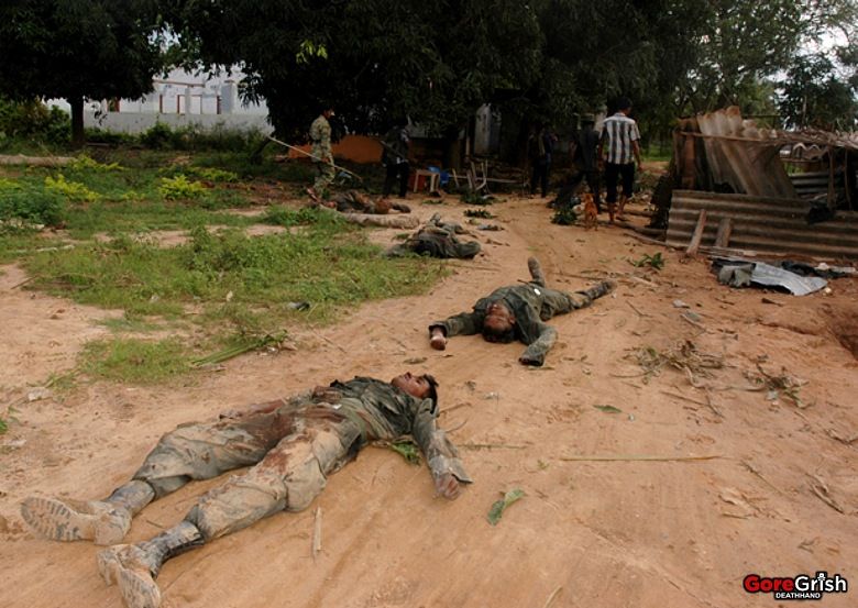 dead-sla-soldiers2--SR-dec11-08.jpg