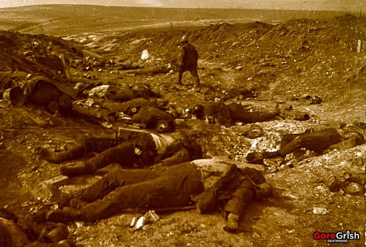 dead-soldiers-by-roadway2-Somme.jpg