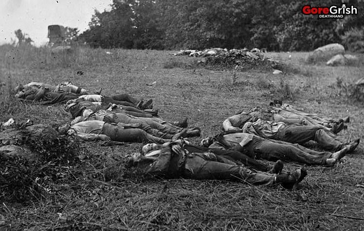 dead-soldiers-emmittsburg-rd1-Gettysburg-PA-jul1863.jpg
