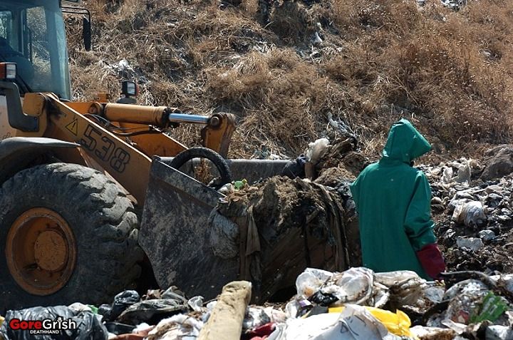 dead-syrians-in-garbage-dump8-Syria.jpg