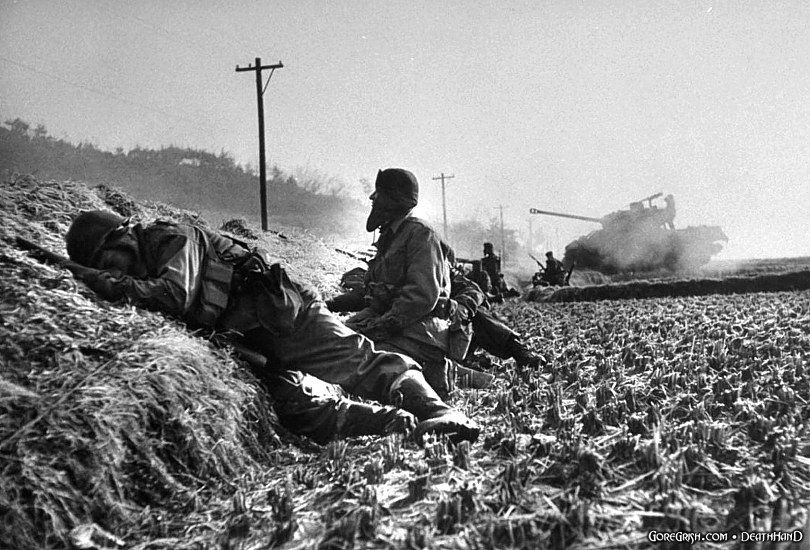 dead-us-soldier-comrades-take-cover-Korea.jpg