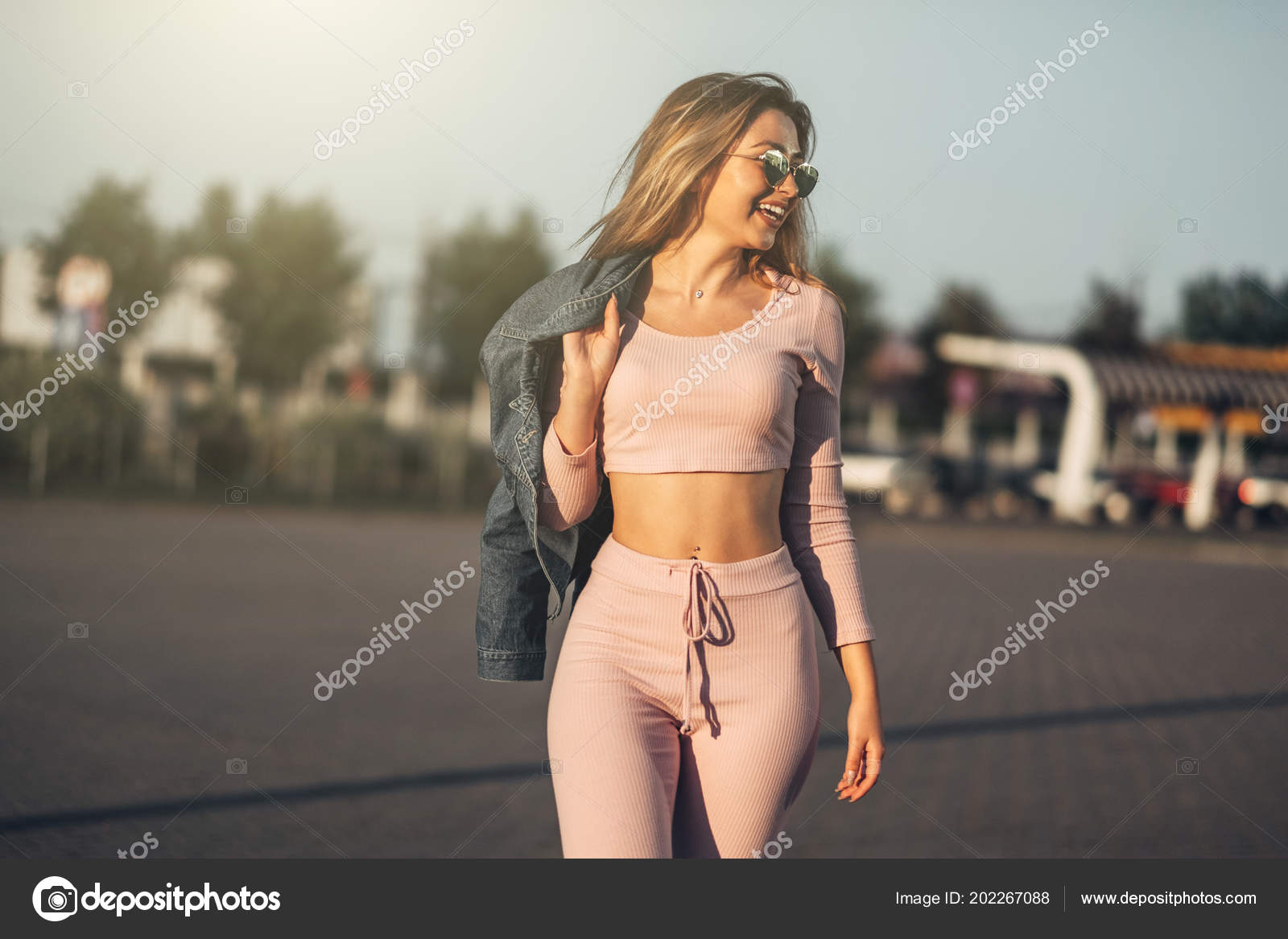 depositphotos_202267088-stock-photo-portrait-young-beautiful-woman-casual.webp