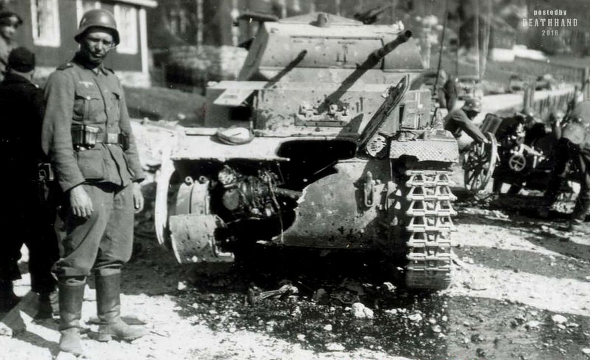 Destroyed German Panzerkampfwagen I.jpg