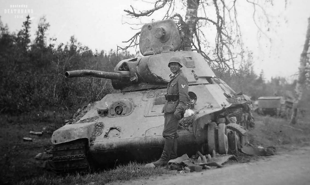 destroyed Soviet T-34-76 mod 1940 tank.jpg