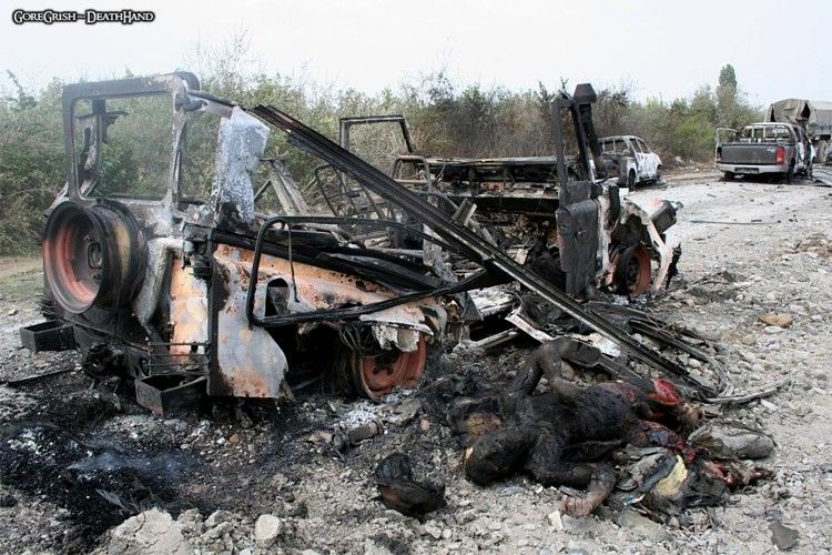 destroyed-vehicles-burned-bodies-Zchinvali-aug2008.jpg