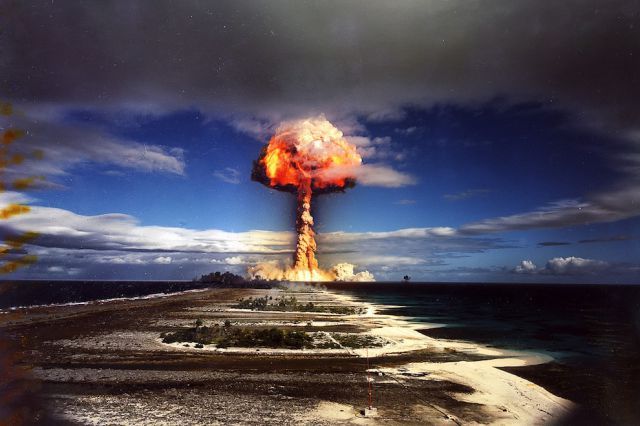 devastating_nuclear_explosion_pictures_640_04.jpg