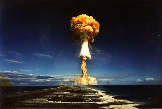 devastating_nuclear_explosion_pictures_640_05.jpg