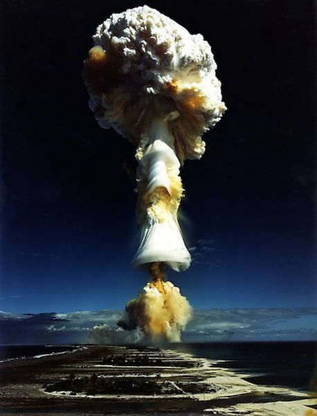 devastating_nuclear_explosion_pictures_640_06.jpg