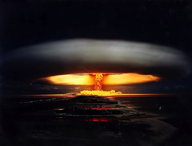devastating_nuclear_explosion_pictures_640_07.jpg