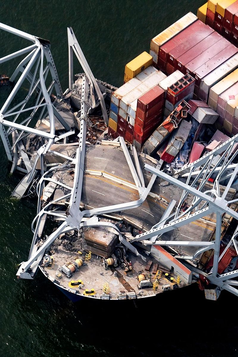 DH - Baltimores Key Bridge hit by cargo ship Dali collapses 10 - Baltimore, USA Mar 25 2024.jpg