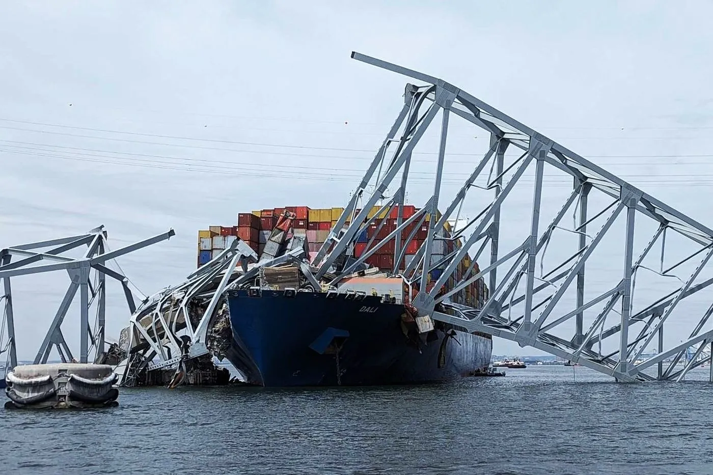 DH - Baltimores Key Bridge hit by cargo ship Dali collapses 3 - Baltimore, USA Mar 25 2024.webp