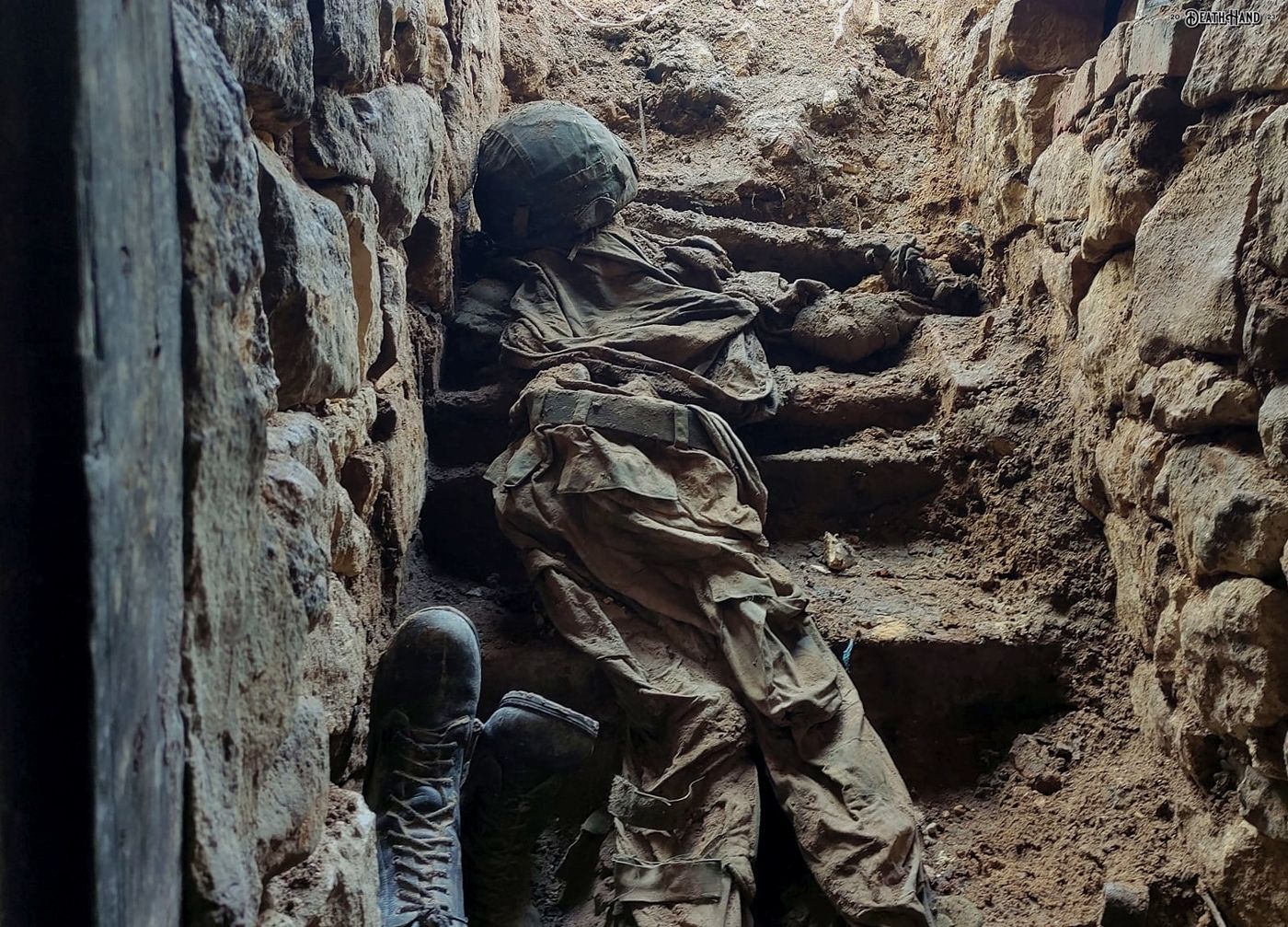 DH - Black Tulips find remove bodies 2 KIA RU soldiers from cellar one yr after died 3 - Krasn...jpg