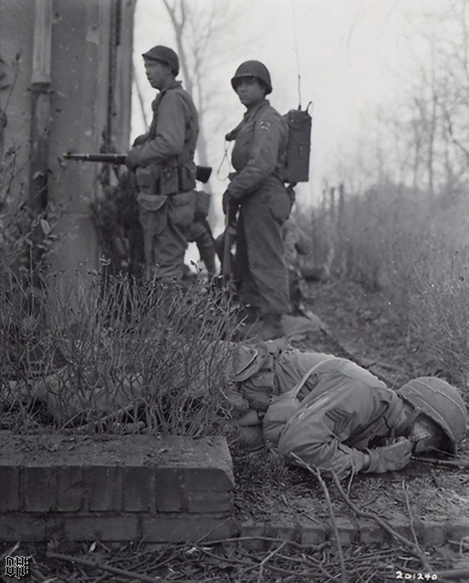 DH - Dead US Soldiers 1 - A dead American soldier lies where he was shot while his comrtades s...jpg