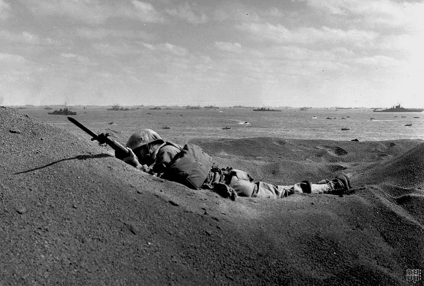 DH - Dead US Soldiers 16 - Iwo Jima, on February 19, 1945.jpg