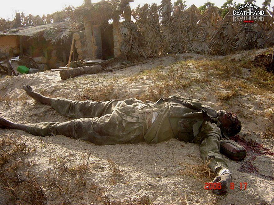 dh-ltte-fighters-killed-14-Sri-Lanka-aug-2006.jpg