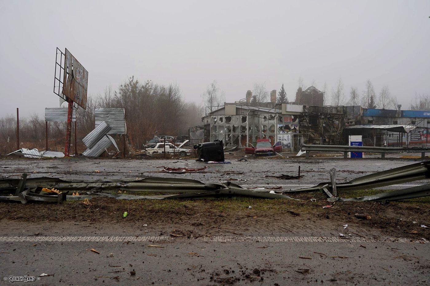 DH - M06 highway carnage beetween towns of Mriia and Myla - Ukraine 2 - early April 2022.jpg