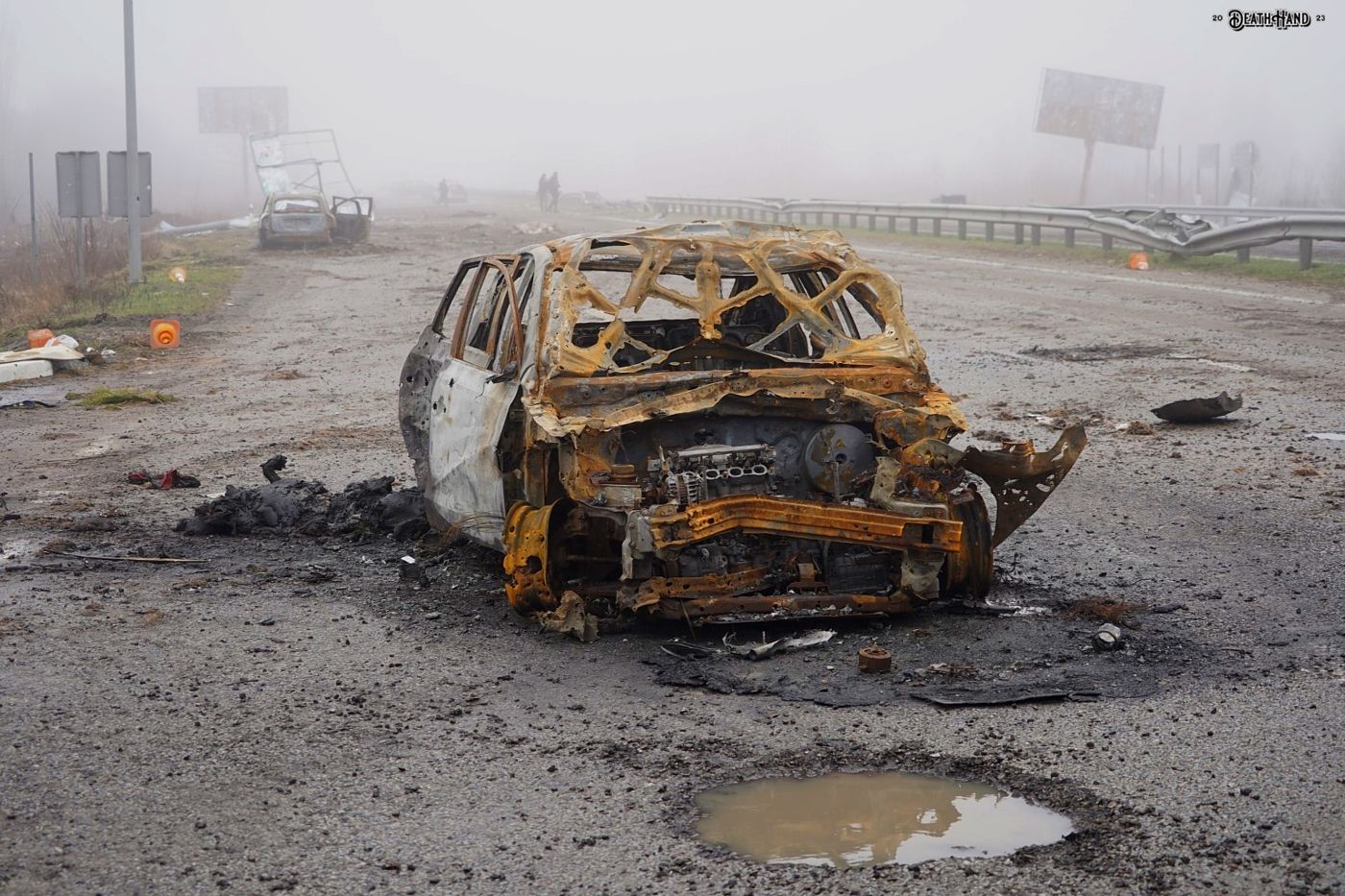 DH - M06 highway carnage beetween towns of Mriia and Myla - Ukraine 24 - early April 2022.jpg