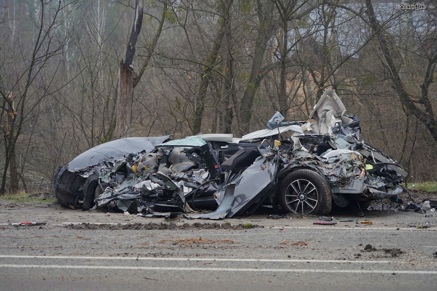 DH - M06 highway carnage beetween towns of Mriia and Myla - Ukraine 26 - early April 2022.jpg