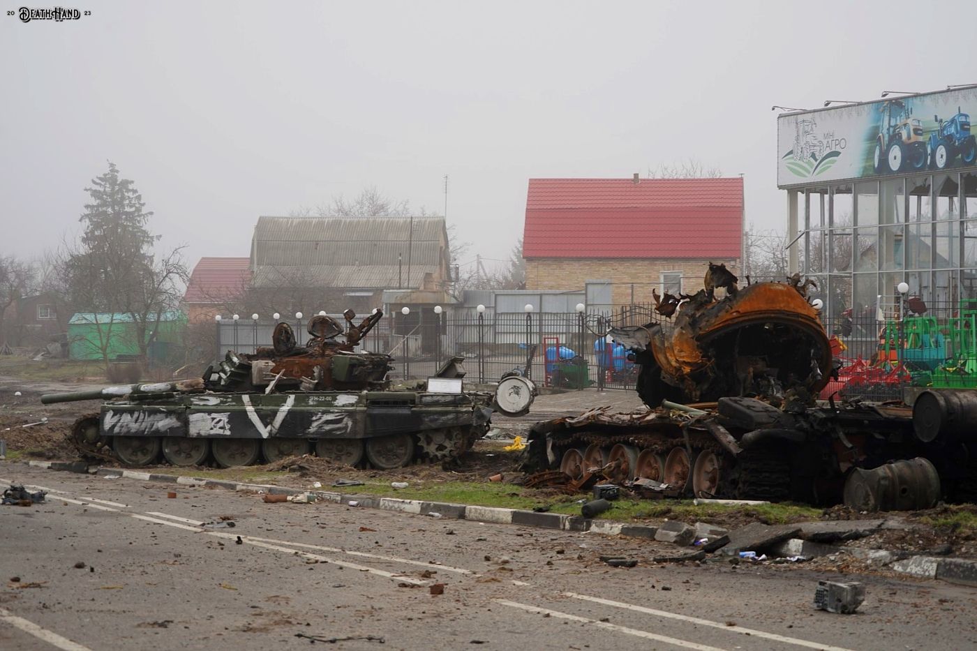 DH - M06 highway carnage beetween towns of Mriia and Myla - Ukraine 30 - early April 2022.jpg