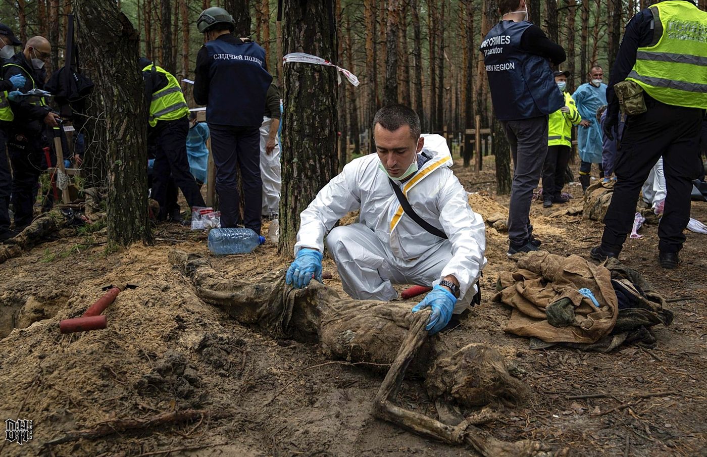 DH - Mass grave exhumation 12 - Izium Ukraine - Sept 2022.jpg