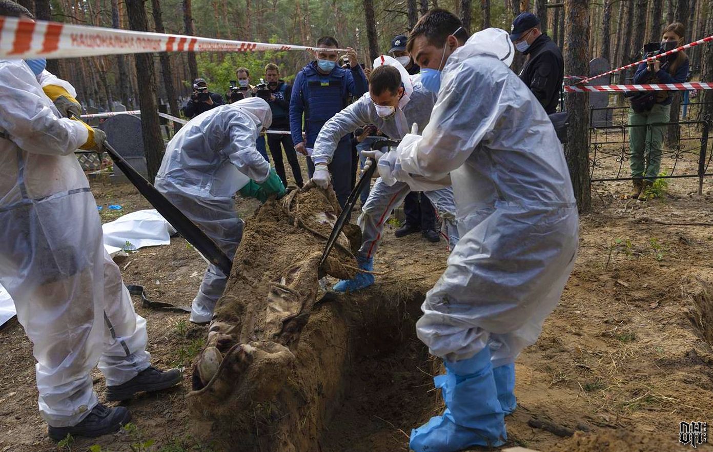 DH - Mass grave exhumation 15 - Izium Ukraine - Sept 2022.jpg