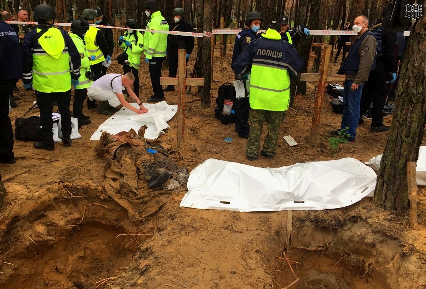 DH - Mass grave exhumation 23 - Izium Ukraine - Sept 2022.jpg