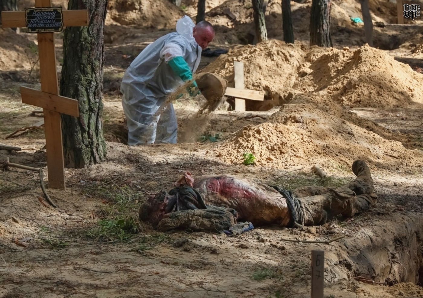 DH - Mass grave exhumation 29 - Izium Ukraine - Sept 2022.jpg