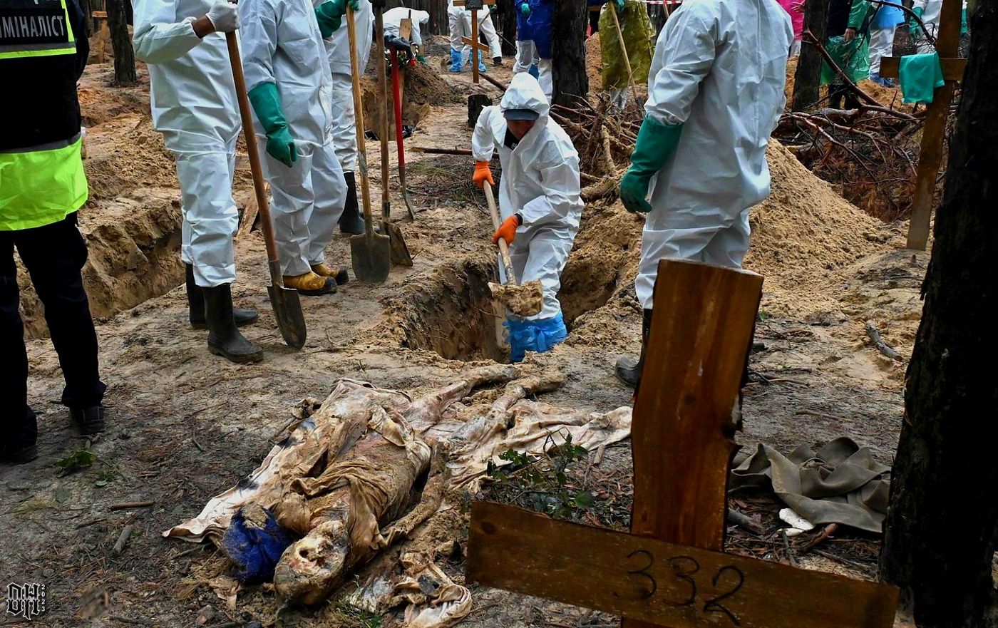 DH - Mass grave exhumation 30 - Izium Ukraine - Sept 2022.jpg
