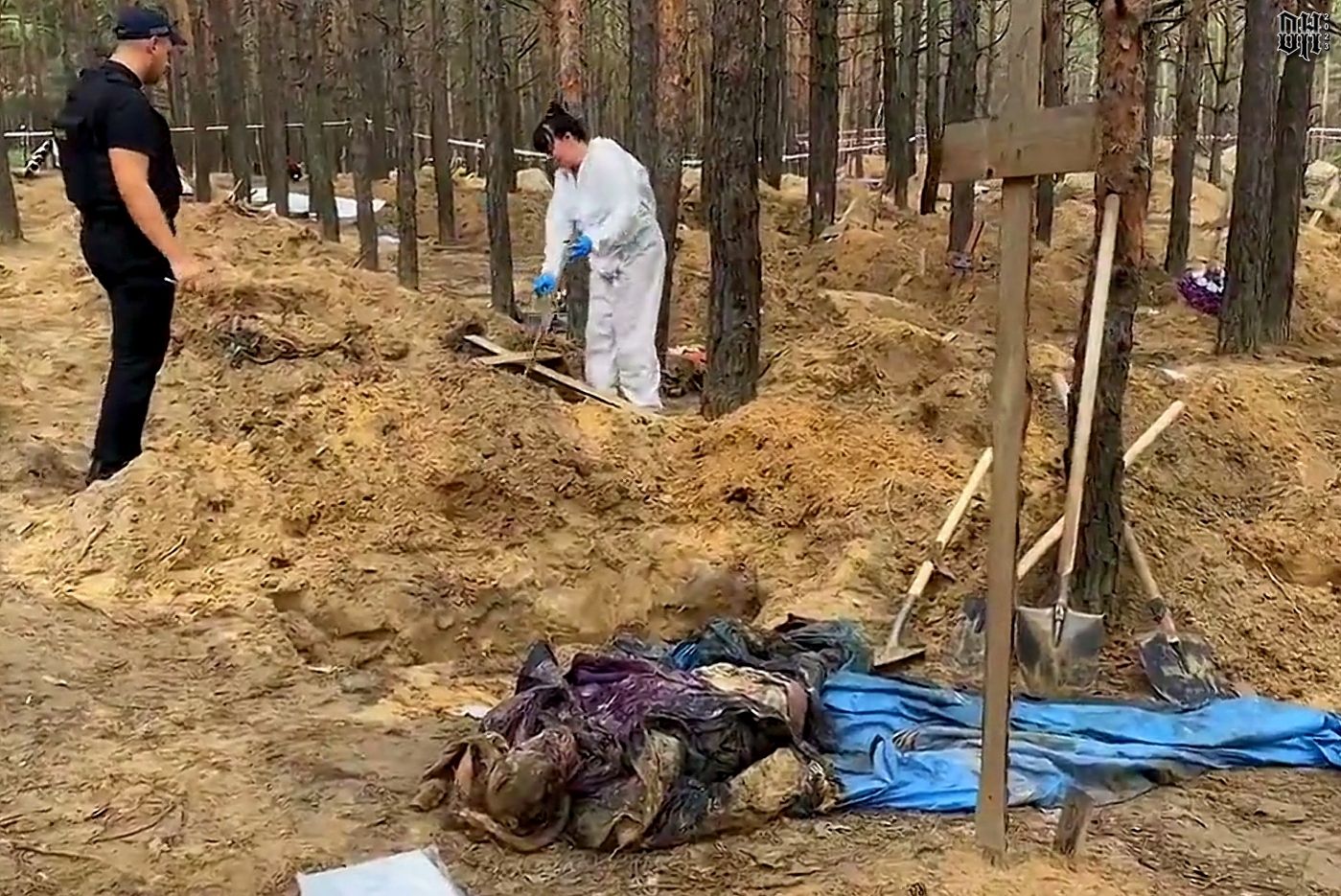 DH - Mass grave exhumation 32 - Izium Ukraine - Sept 2022.jpg