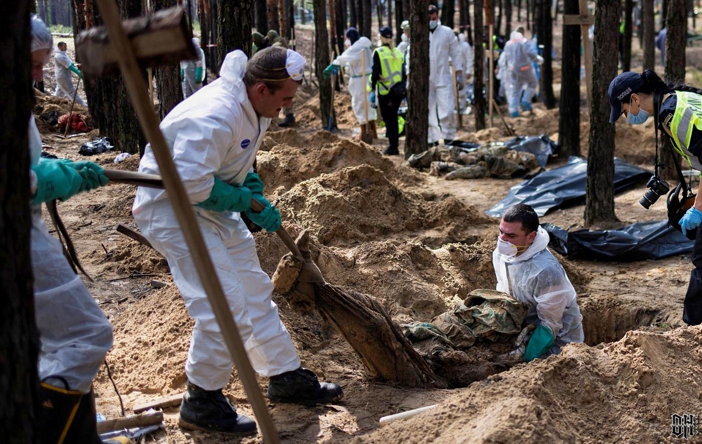 DH - Mass grave exhumation 37 - Izium Ukraine - Sept 2022.jpg