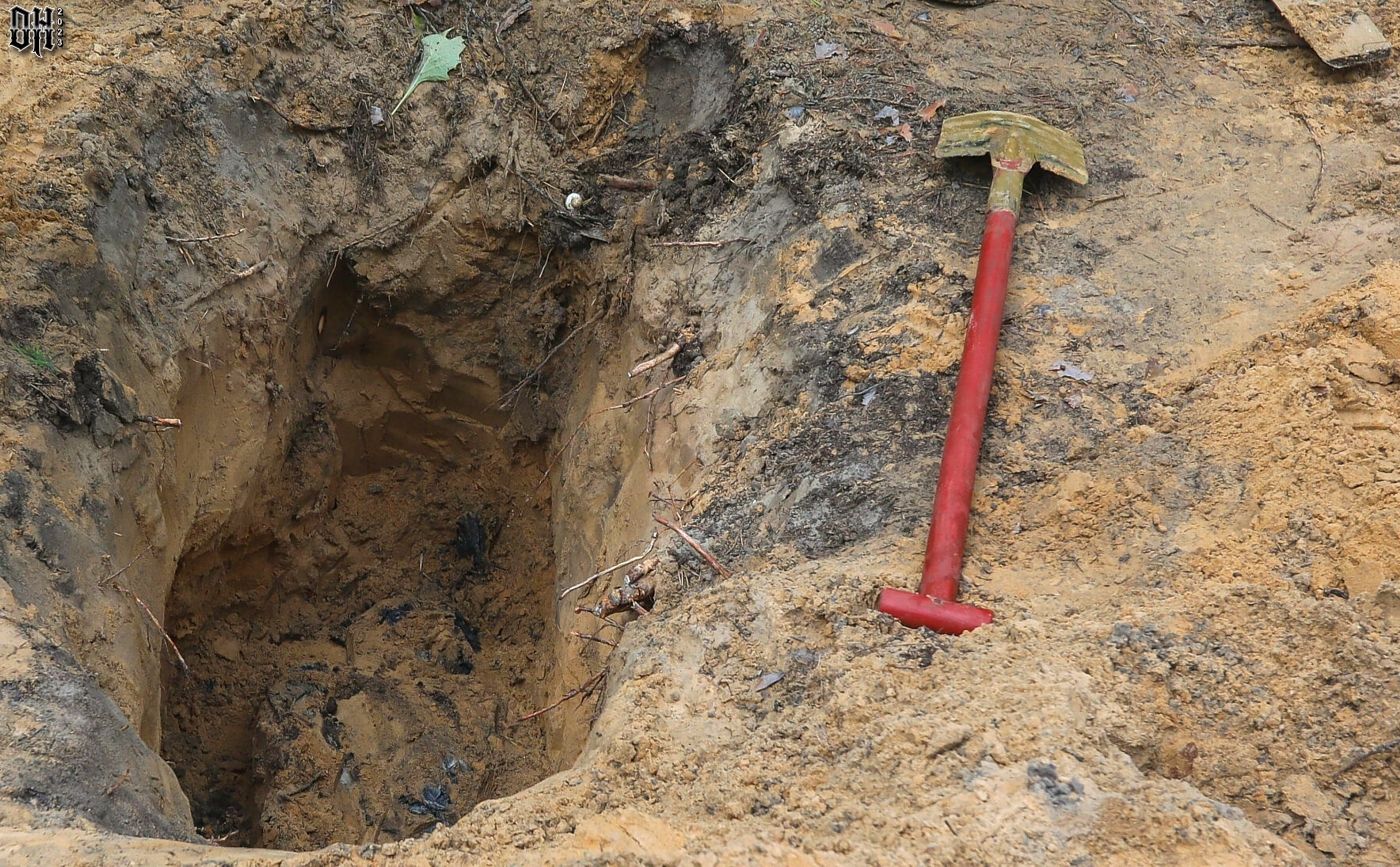 DH - Mass grave exhumation 55 - Izium Ukraine - Sept 2022.jpg